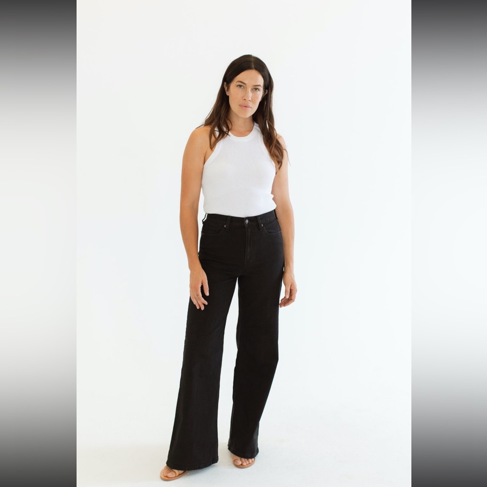 Carly Jean Los Angeles 
Holland Jeans